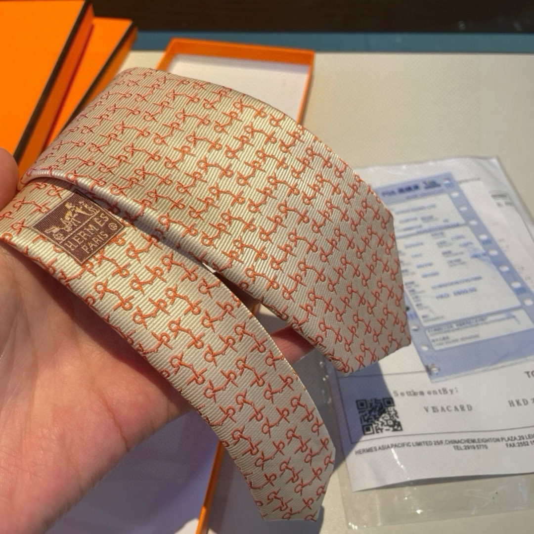 特价 爱马仕H字母男士新款领带系列👔👔，让男士可以充分展示自己个性。100%顶级斜纹真丝手工定制‼