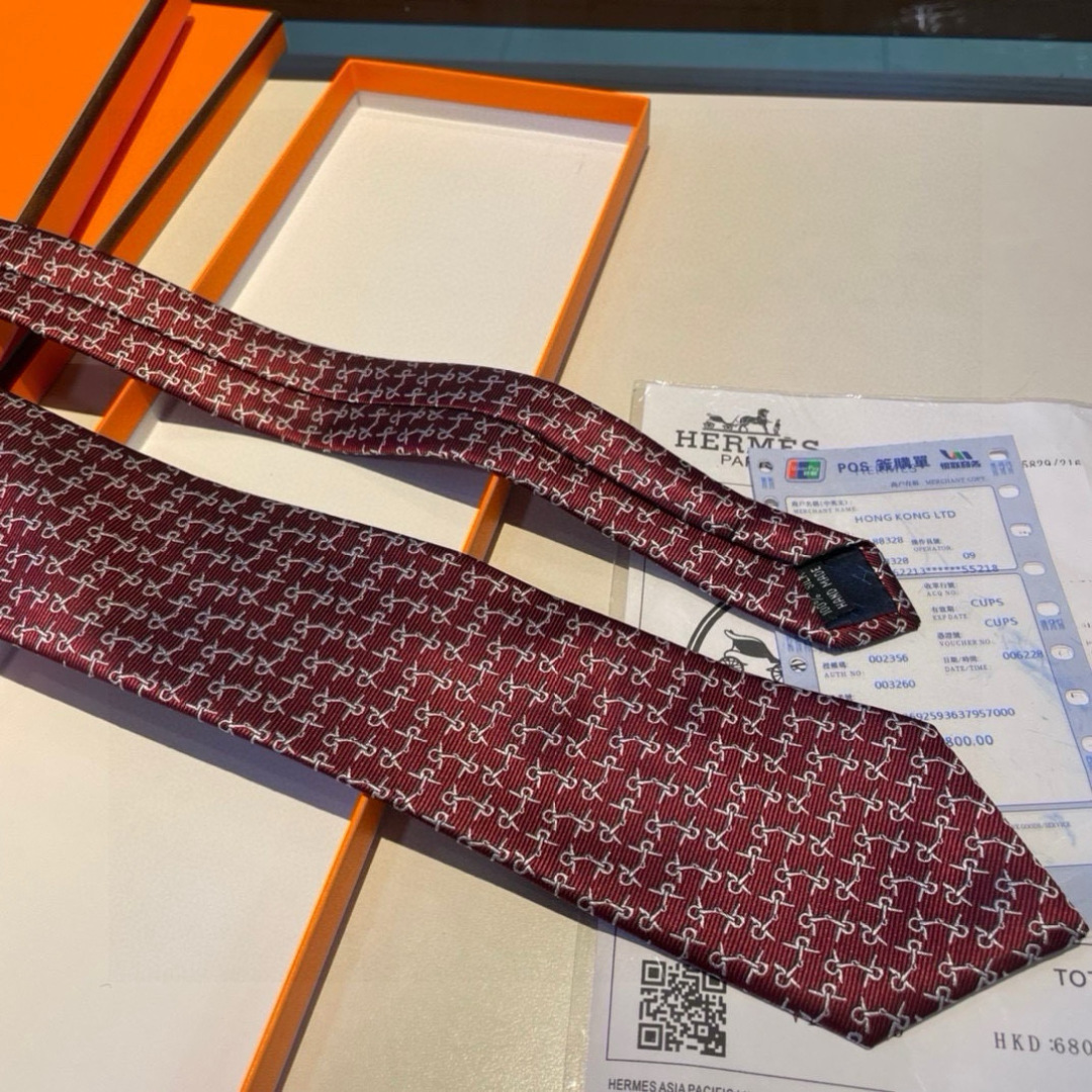 特价 爱马仕H字母男士新款领带系列👔👔，让男士可以充分展示自己个性。100%顶级斜纹真丝手工定制‼