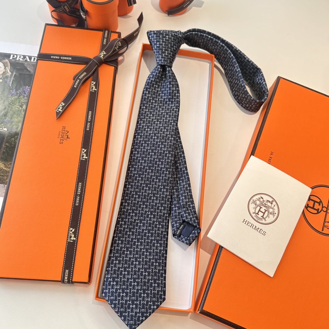 特价特 蓝色 男士新款领带系列【H字母领带】👔👔，稀有😻😻H家每年都有一千条不同印花的领带面世，从最初的