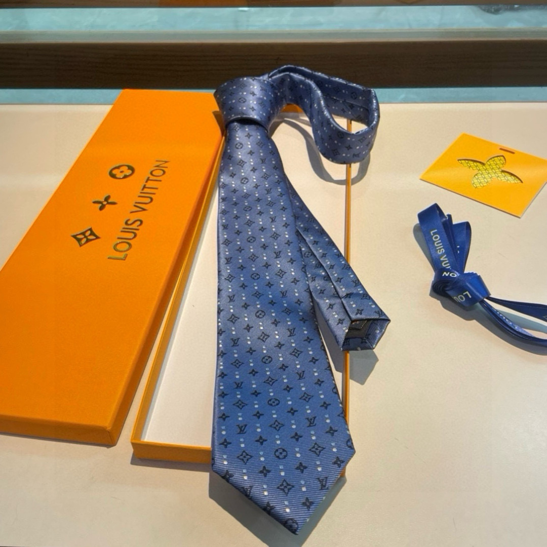 特价👏👏专柜同歩👔👔精致的小Logo提花，低调奢华大气的配色，这款领带将Lv标志性的Damier图案以同