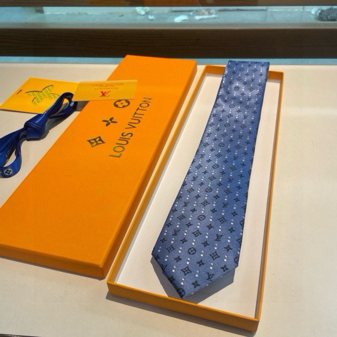 特价👏👏专柜同歩👔👔精致的小Logo提花，低调奢华大气的配色，这款领带将Lv标志性的Damier图案以同