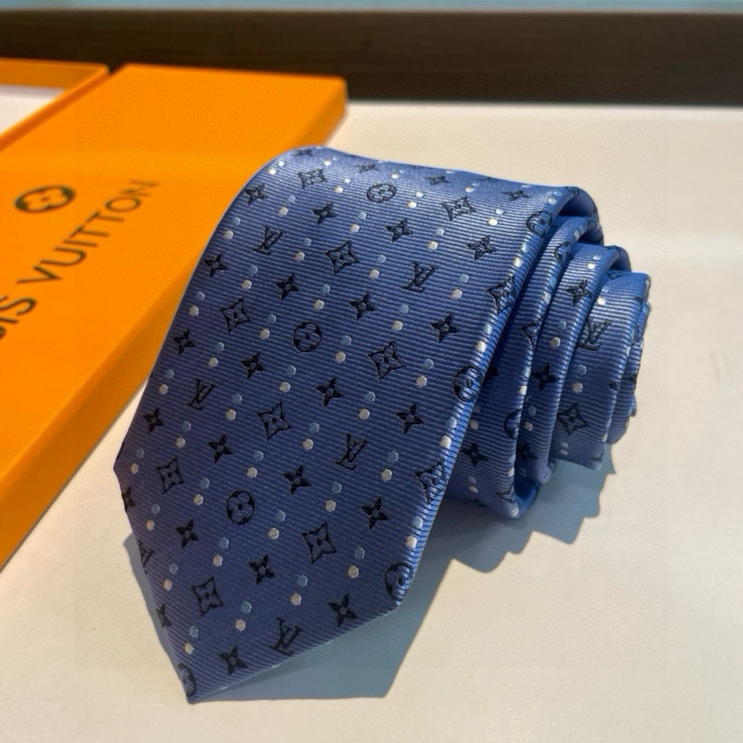 特价👏👏专柜同歩👔👔精致的小Logo提花，低调奢华大气的配色，这款领带将Lv标志性的Damier图案以同