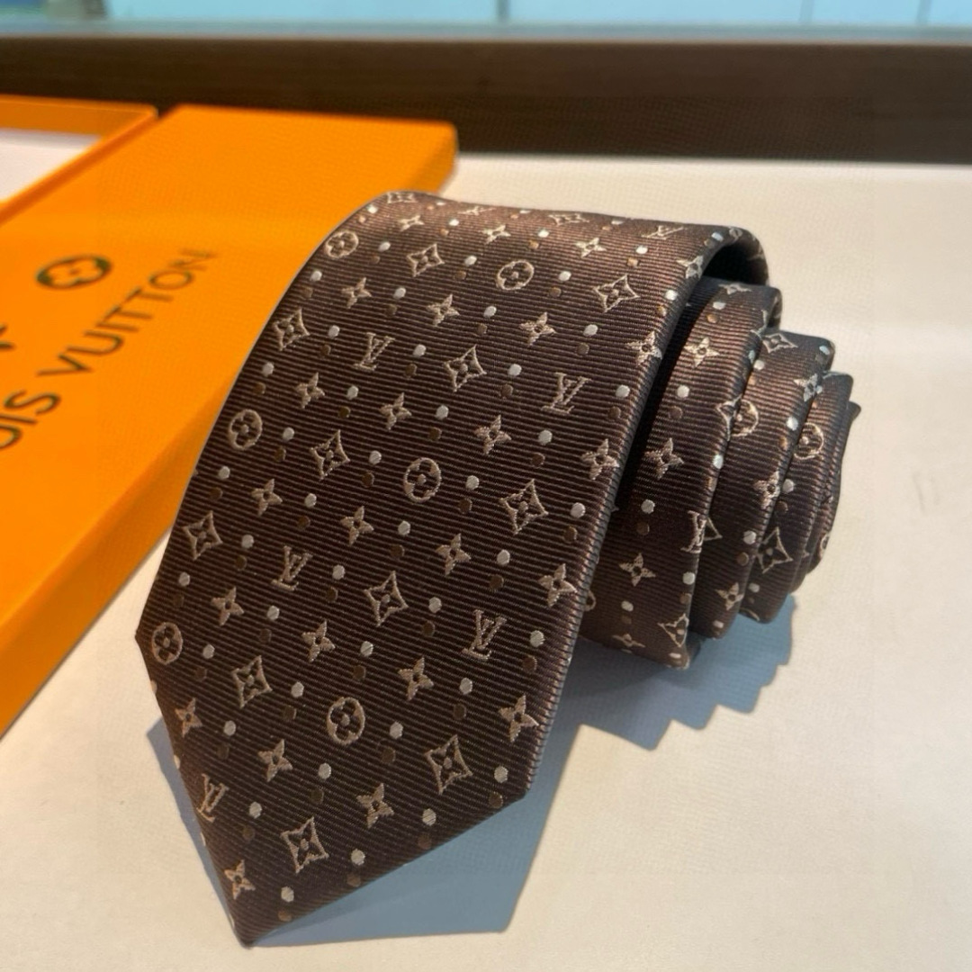 特价👏👏专柜同歩👔👔精致的小Logo提花，低调奢华大气的配色，这款领带将Lv标志性的Damier图案以同