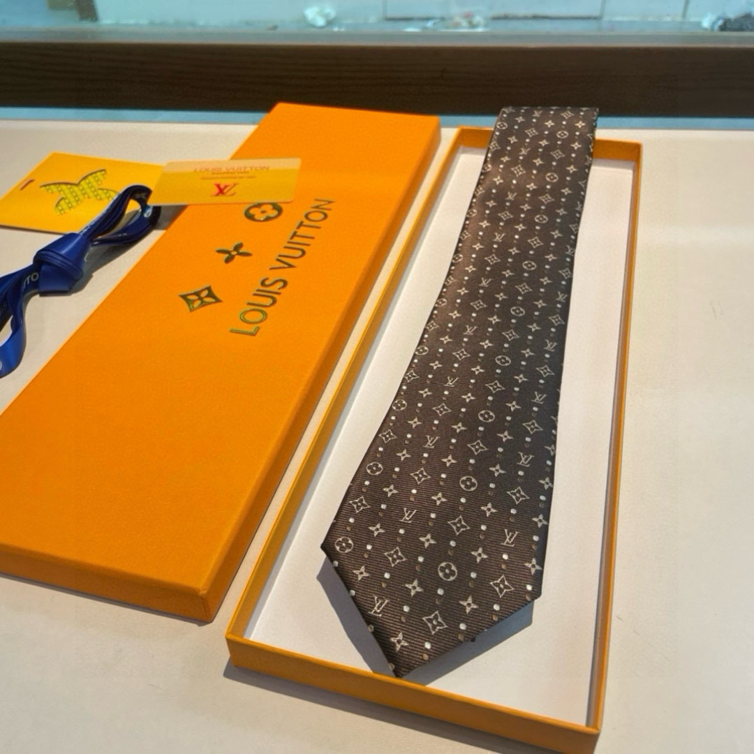 特价👏👏专柜同歩👔👔精致的小Logo提花，低调奢华大气的配色，这款领带将Lv标志性的Damier图案以同