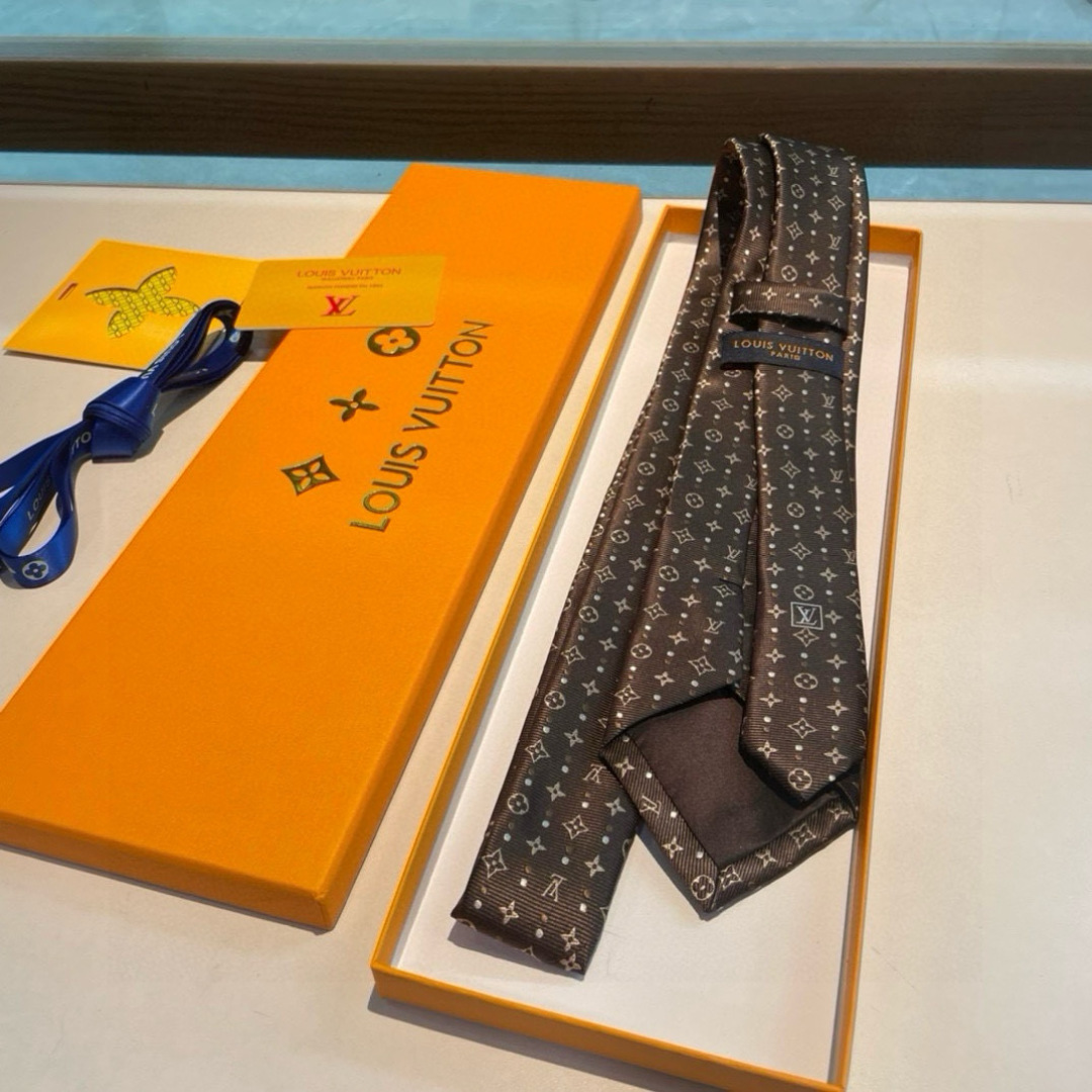 特价👏👏专柜同歩👔👔精致的小Logo提花，低调奢华大气的配色，这款领带将Lv标志性的Damier图案以同
