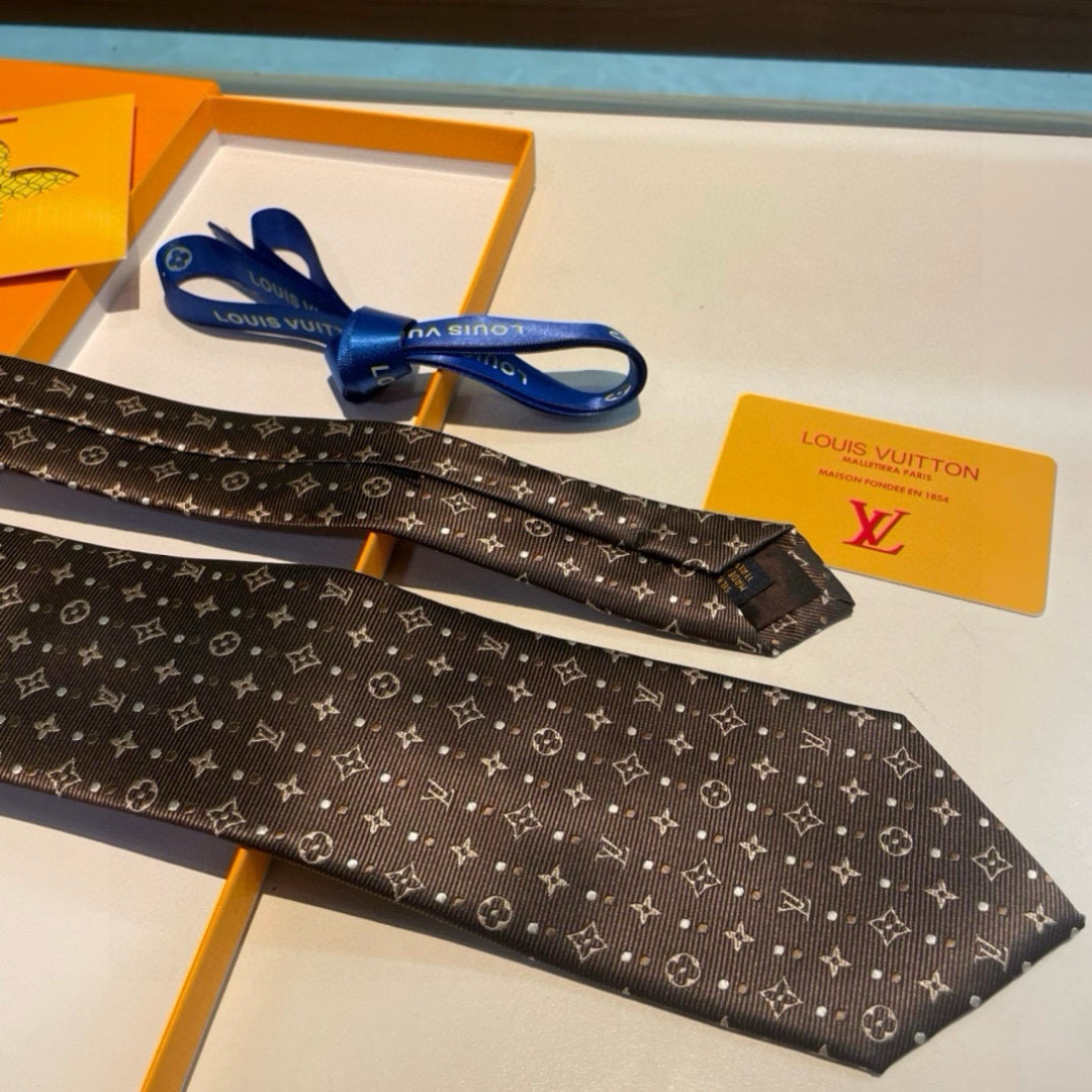 特价👏👏专柜同歩👔👔精致的小Logo提花，低调奢华大气的配色，这款领带将Lv标志性的Damier图案以同