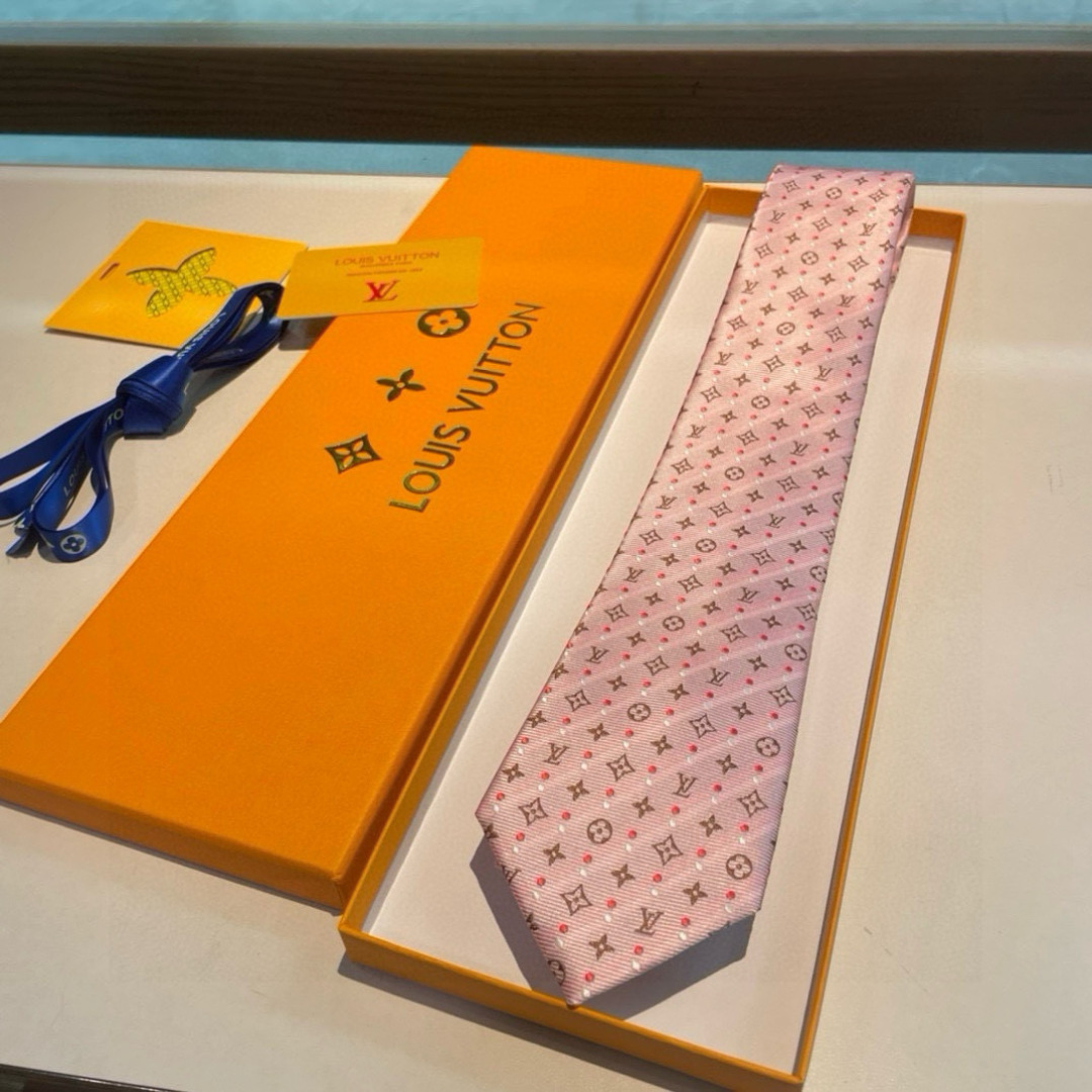 特价👏👏专柜同歩👔👔精致的小Logo提花，低调奢华大气的配色，这款领带将Lv标志性的Damier图案以同