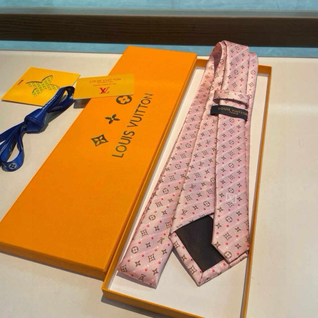 特价👏👏专柜同歩👔👔精致的小Logo提花，低调奢华大气的配色，这款领带将Lv标志性的Damier图案以同