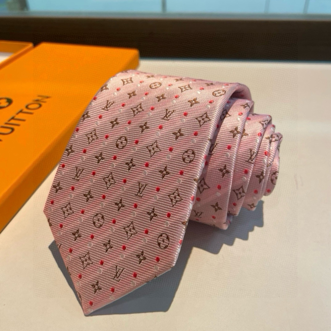特价👏👏专柜同歩👔👔精致的小Logo提花，低调奢华大气的配色，这款领带将Lv标志性的Damier图案以同