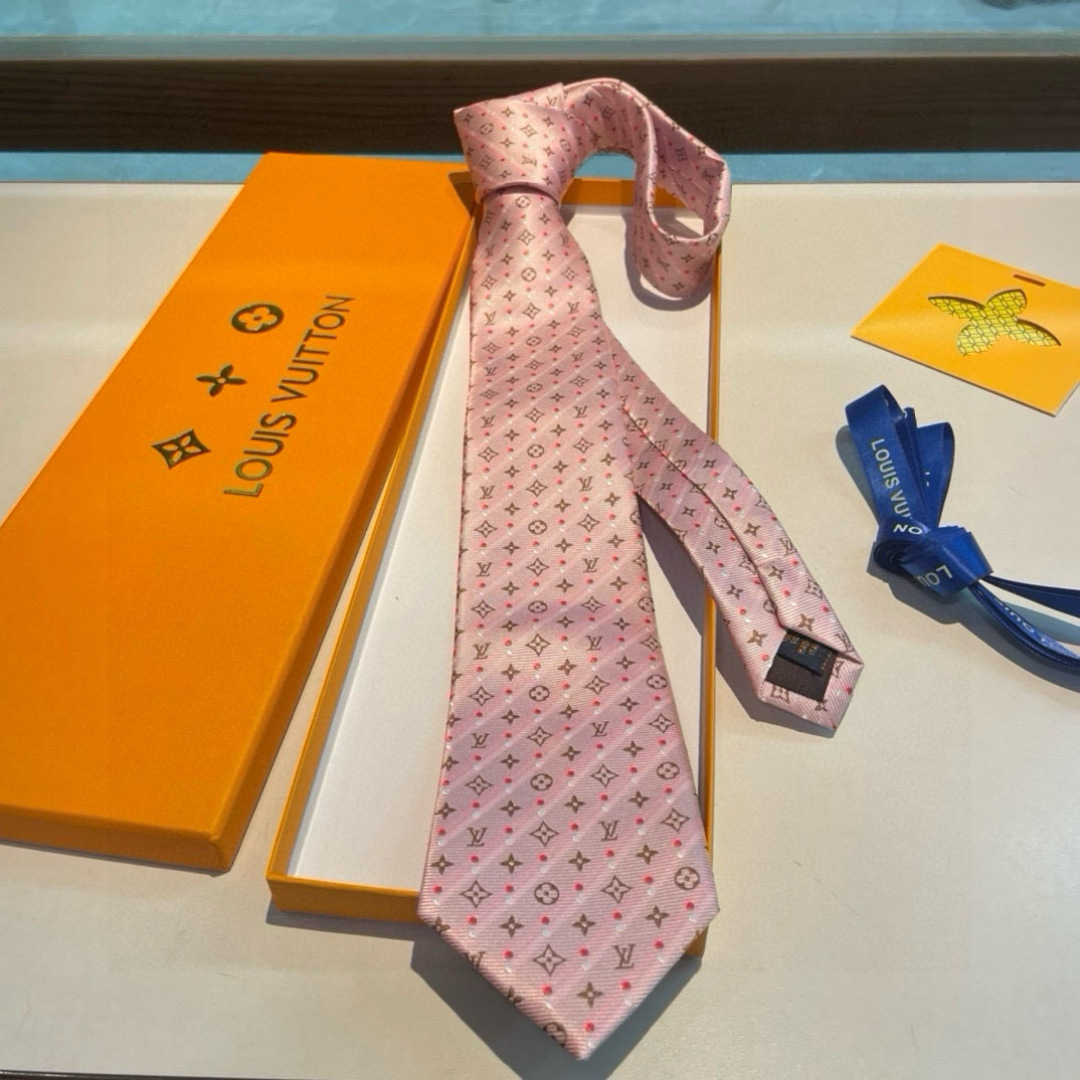 特价👏👏专柜同歩👔👔精致的小Logo提花，低调奢华大气的配色，这款领带将Lv标志性的Damier图案以同