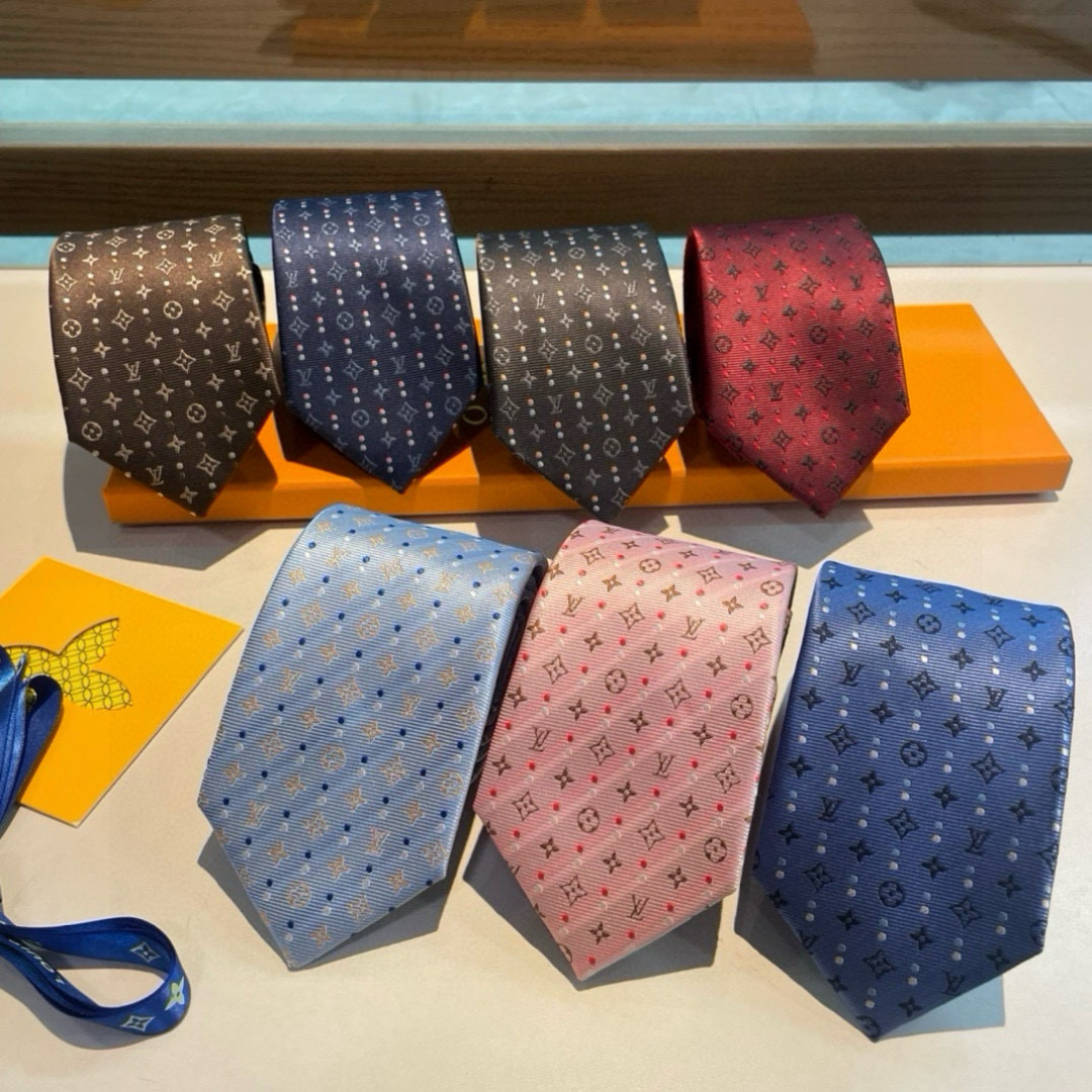 特价👏👏专柜同歩👔👔精致的小Logo提花，低调奢华大气的配色，这款领带将Lv标志性的Damier图案以同