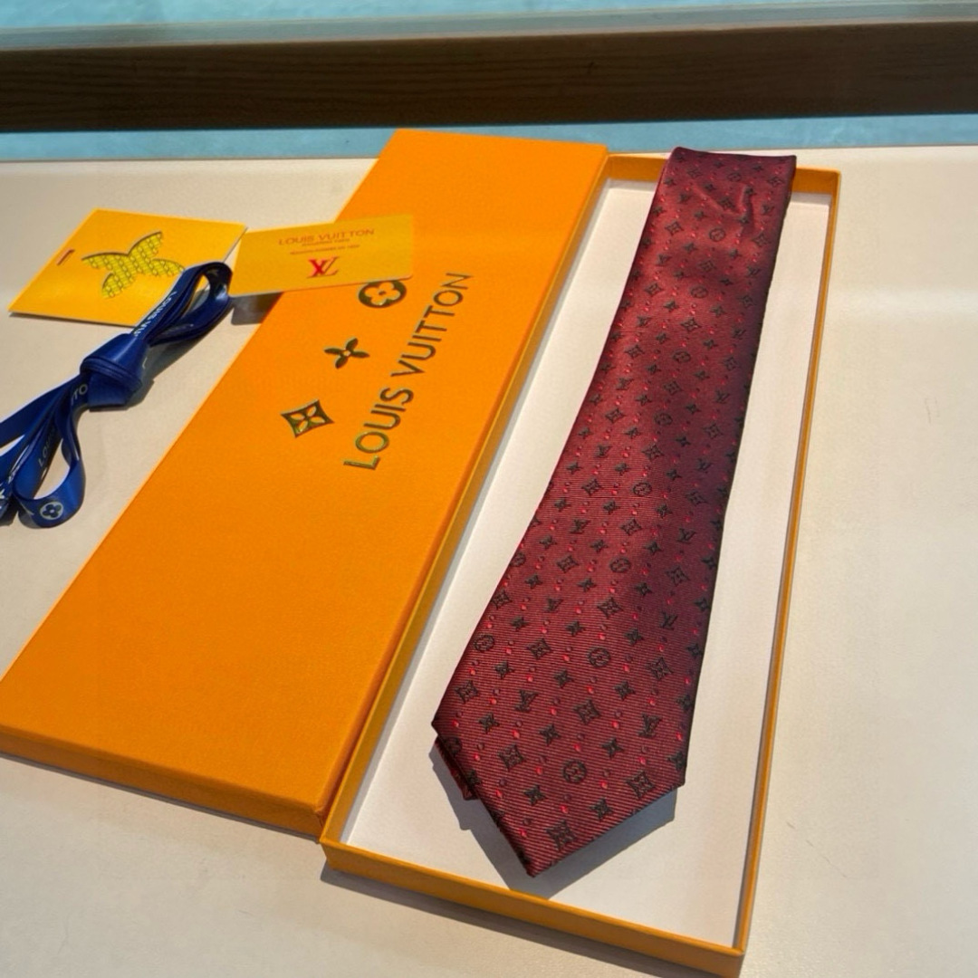 特价👏👏专柜同歩👔👔精致的小Logo提花，低调奢华大气的配色，这款领带将Lv标志性的Damier图案以同