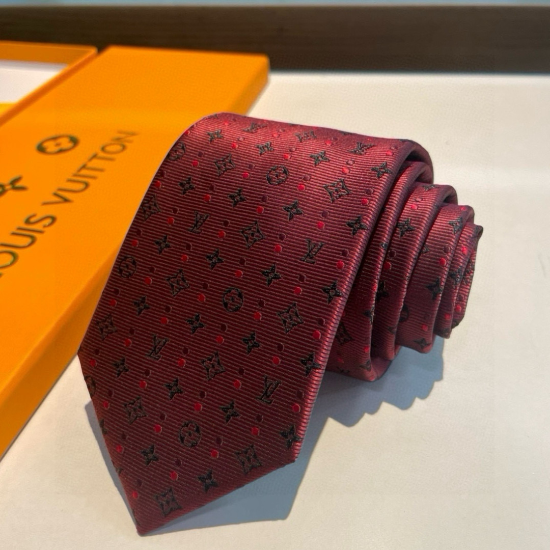 特价👏👏专柜同歩👔👔精致的小Logo提花，低调奢华大气的配色，这款领带将Lv标志性的Damier图案以同
