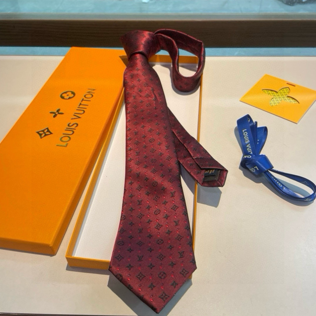 特价👏👏专柜同歩👔👔精致的小Logo提花，低调奢华大气的配色，这款领带将Lv标志性的Damier图案以同