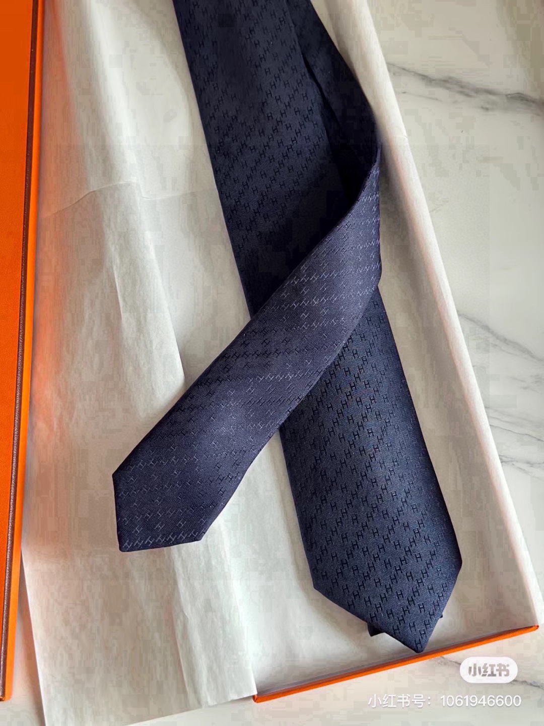 特价领带新款出货啦‼️‼️爱马仕男士菱形H格子新款领带系列👔👔，让男士可以充分展示自己个性。100%顶级