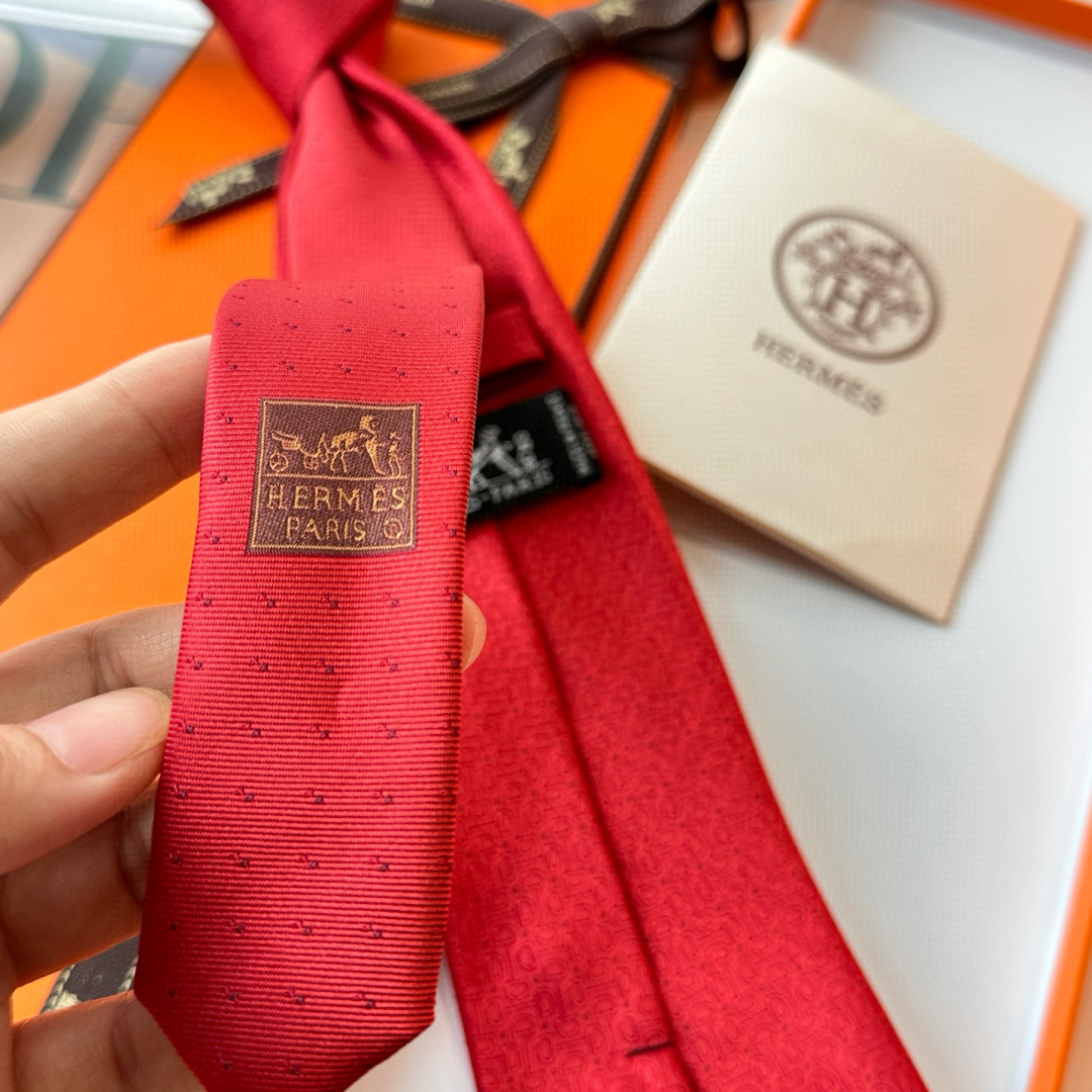 特价特 领带新款出货啦‼️‼️爱马仕男士新款领带系列👔👔，让男士可以充分展示自己个性。100%顶级斜纹真