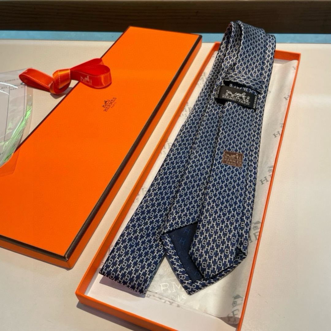 特价 爱马仕H字母男士新款领带系列👔👔，让男士可以充分展示自己个性。100%顶级斜纹真丝手工定制‼