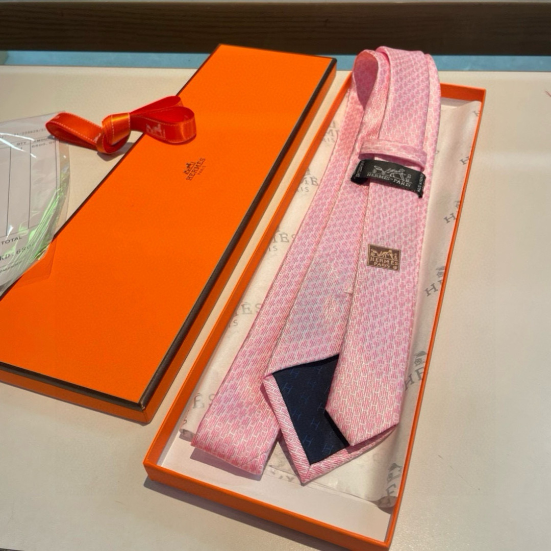 特价 爱马仕H字母男士新款领带系列👔👔，让男士可以充分展示自己个性。100%顶级斜纹真丝手工定制‼