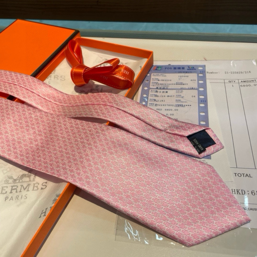 特价 爱马仕H字母男士新款领带系列👔👔，让男士可以充分展示自己个性。100%顶级斜纹真丝手工定制‼