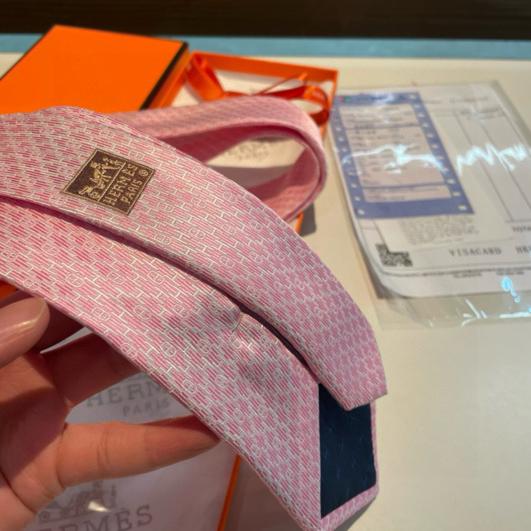 特价 爱马仕H字母男士新款领带系列👔👔，让男士可以充分展示自己个性。100%顶级斜纹真丝手工定制‼