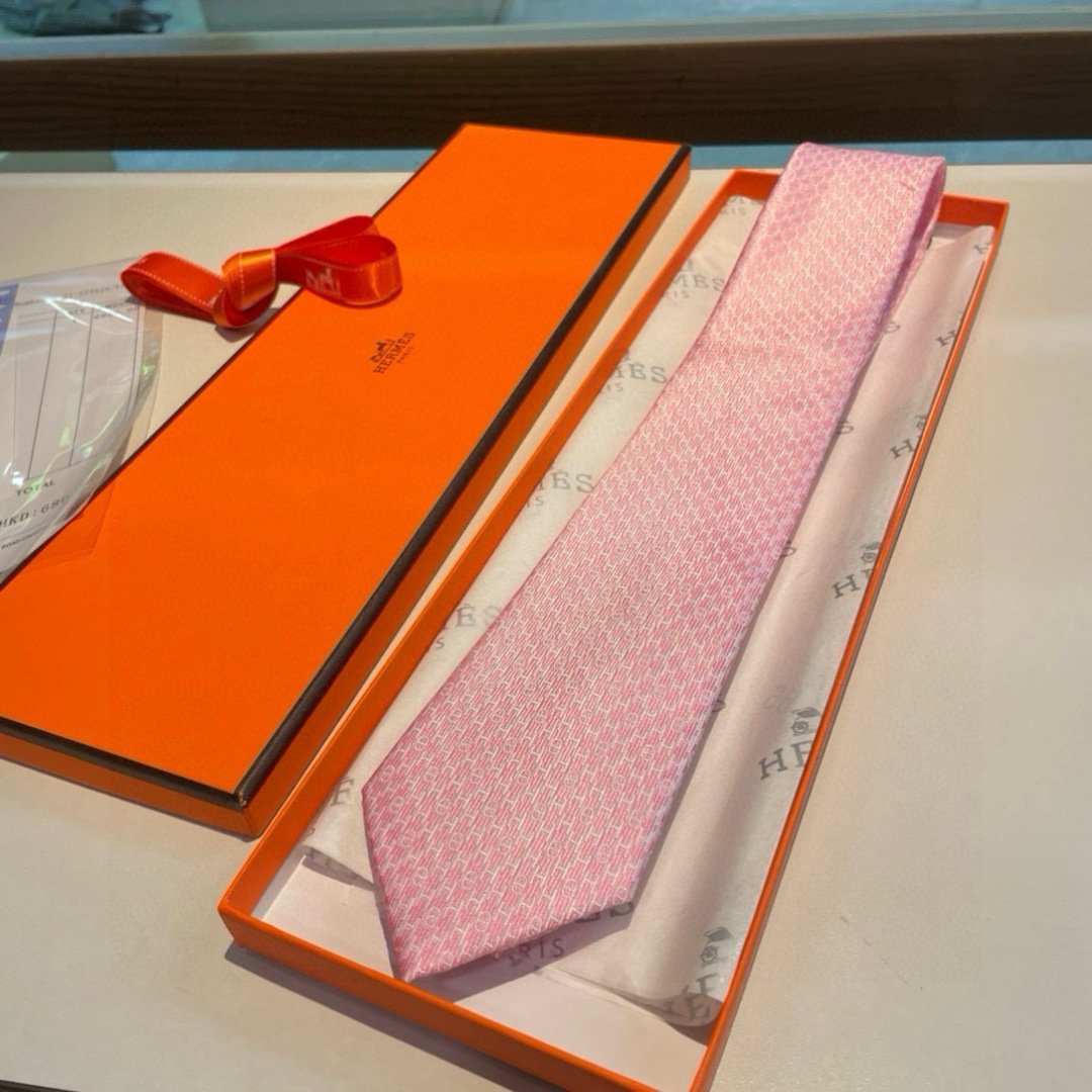 特价 爱马仕H字母男士新款领带系列👔👔，让男士可以充分展示自己个性。100%顶级斜纹真丝手工定制‼