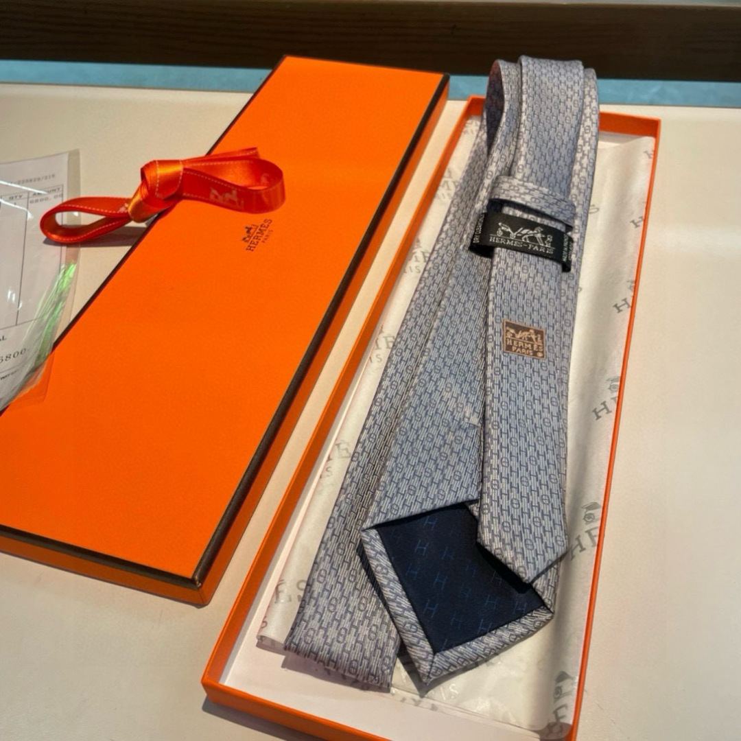 特价 爱马仕H字母男士新款领带系列👔👔，让男士可以充分展示自己个性。100%顶级斜纹真丝手工定制‼