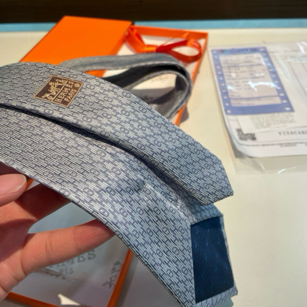 特价 爱马仕H字母男士新款领带系列👔👔，让男士可以充分展示自己个性。100%顶级斜纹真丝手工定制‼