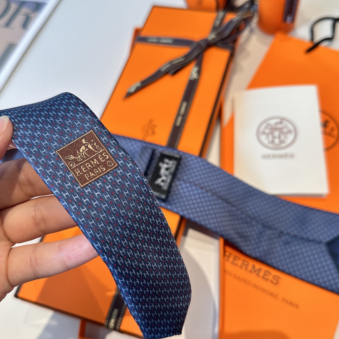 特价 男士新款领带系列【H圆点领带】👔👔，稀有😻😻H家每年都有一千条不同印花的领带面世，从最初的多以几何