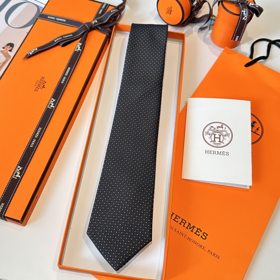 特价 男士新款领带系列【H圆点领带】👔👔，稀有😻😻H家每年都有一千条不同印花的领带面世，从最初的多以几何