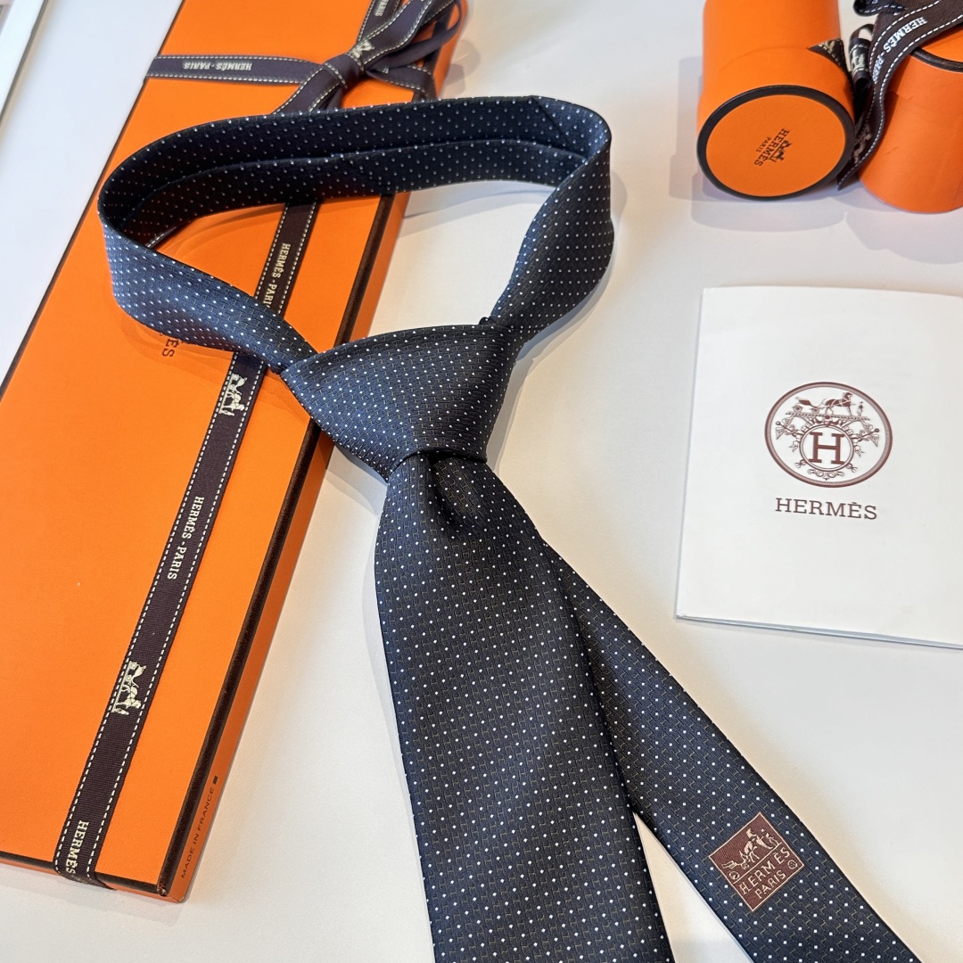特价 男士新款领带系列【H圆点领带】👔👔，稀有😻😻H家每年都有一千条不同印花的领带面世，从最初的多以几何