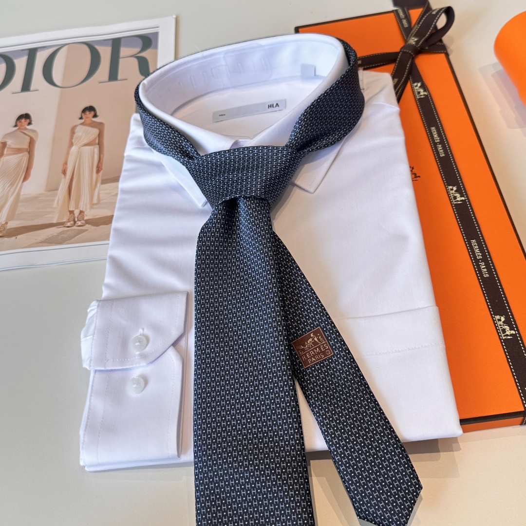 特价 男士新款领带系列【H圆点领带】👔👔，稀有😻😻H家每年都有一千条不同印花的领带面世，从最初的多以几何