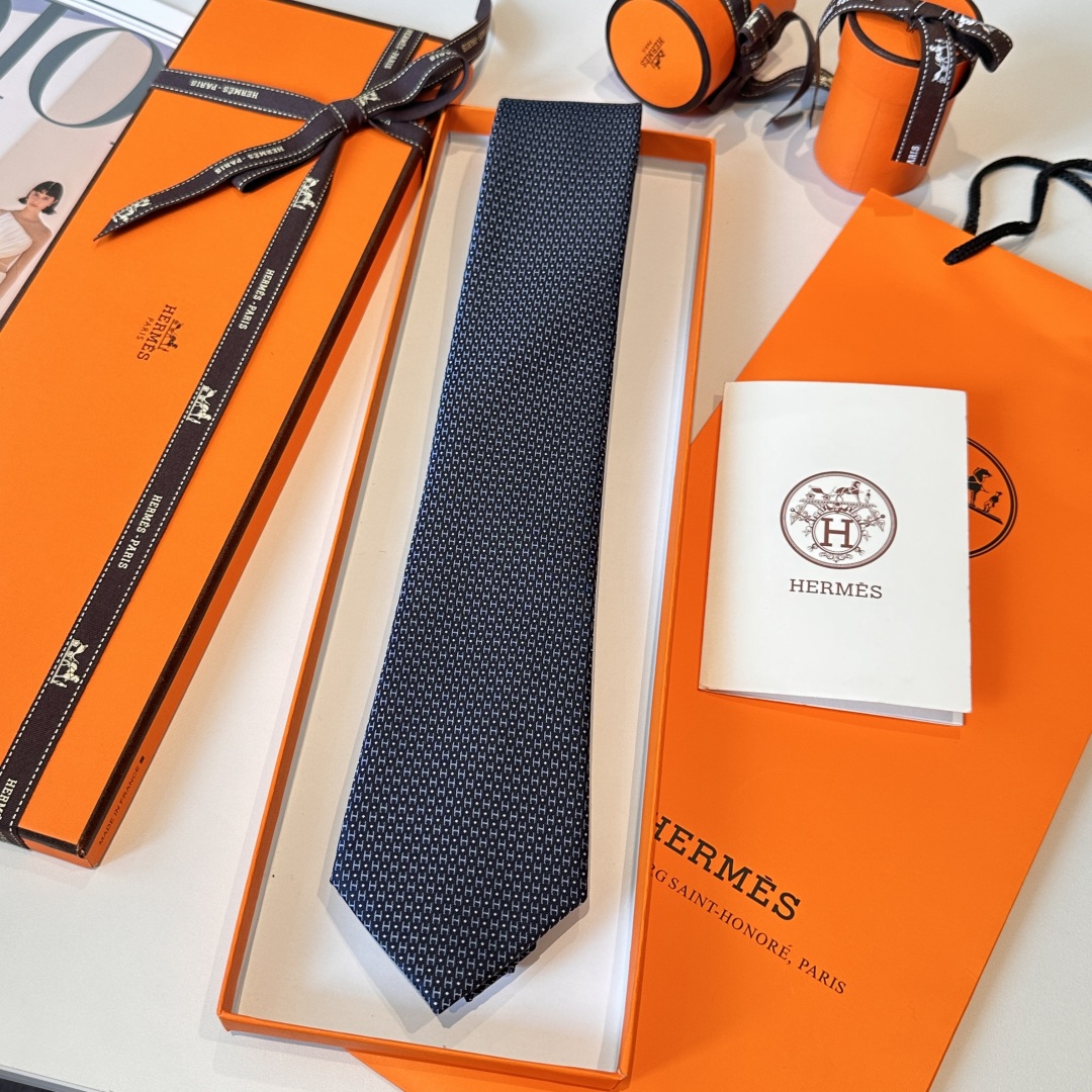 特价 男士新款领带系列【H圆点领带】👔👔，稀有😻😻H家每年都有一千条不同印花的领带面世，从最初的多以几何
