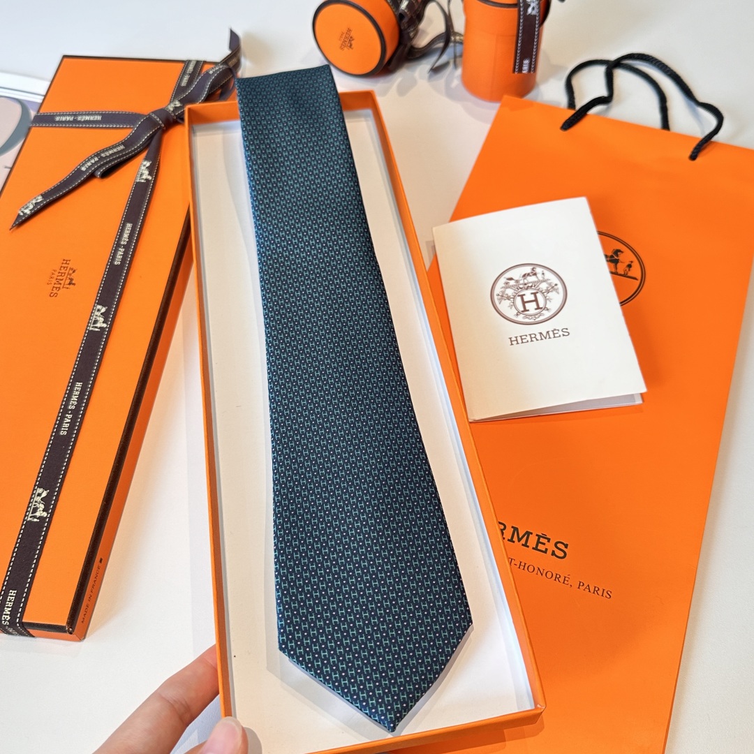 特价 男士新款领带系列【H圆点领带】👔👔，稀有😻😻H家每年都有一千条不同印花的领带面世，从最初的多以几何