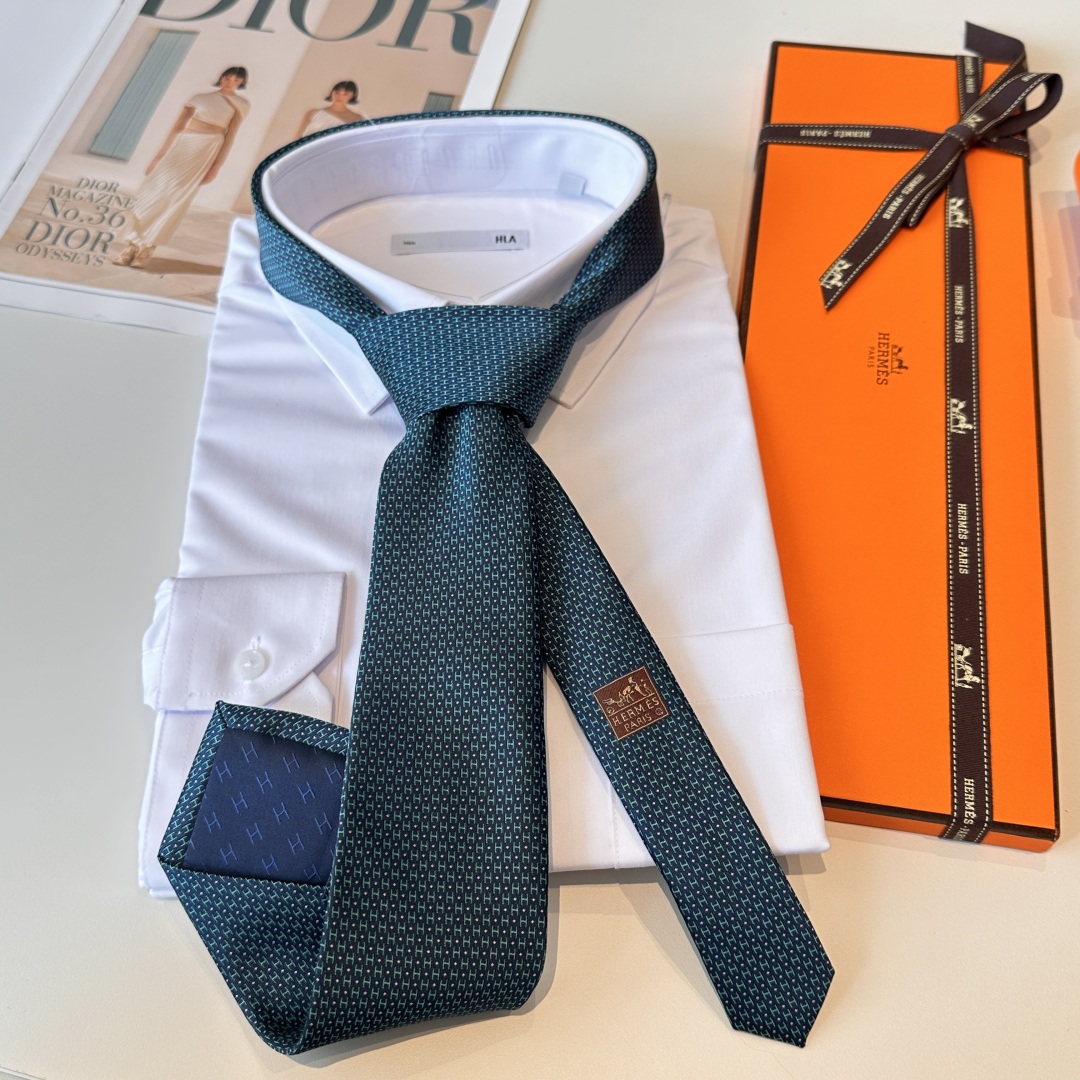 特价 男士新款领带系列【H圆点领带】👔👔，稀有😻😻H家每年都有一千条不同印花的领带面世，从最初的多以几何