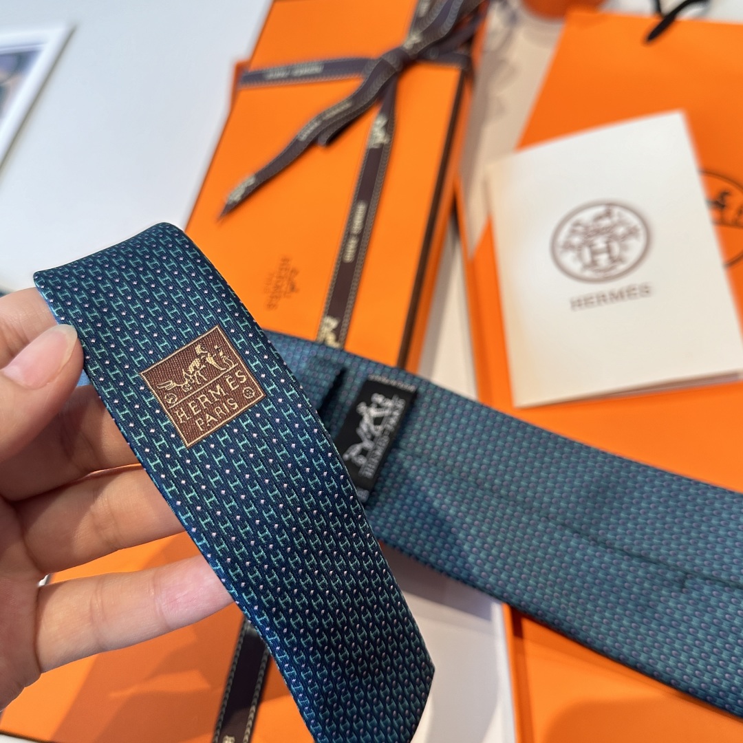 特价 男士新款领带系列【H圆点领带】👔👔，稀有😻😻H家每年都有一千条不同印花的领带面世，从最初的多以几何