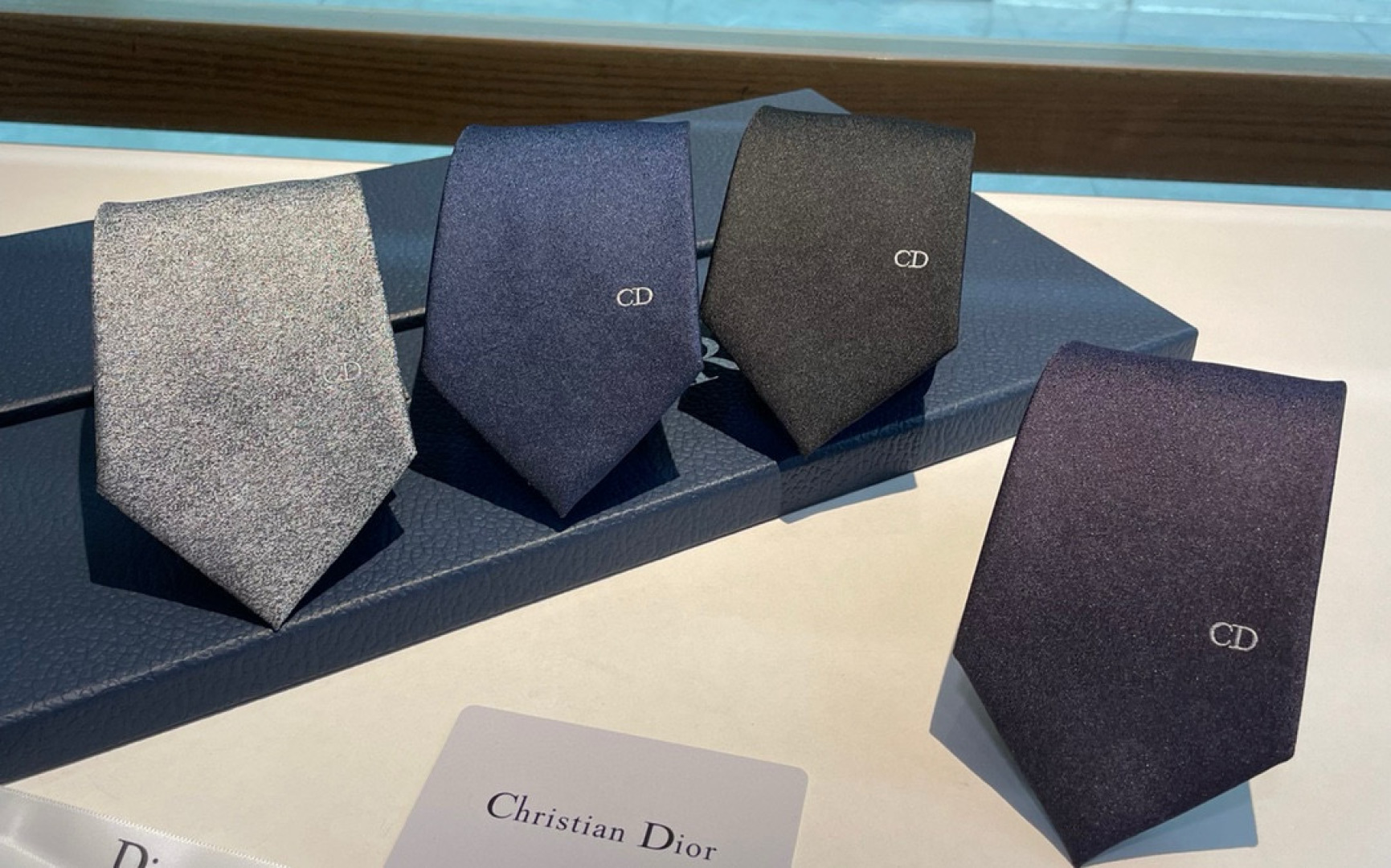 特价特 爆款到👏👏Do家新款领带  👔👔Dior男士【D家LOGO系列领带】，稀有😻😻展现精湛手工与时尚