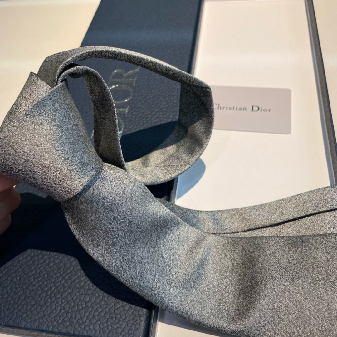 特价特 爆款到👏👏Do家新款领带  👔👔Dior男士【D家LOGO系列领带】，稀有😻😻展现精湛手工与时尚
