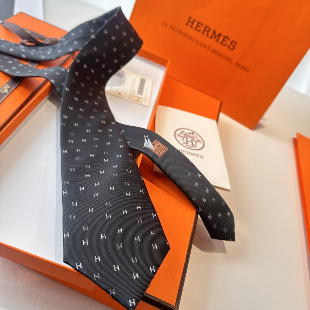 特价特 爱马仕男士新款领带系列👔👔，稀有H家每年都有一千条不同印花的领带面世，从最初的多以几何图案表现骑