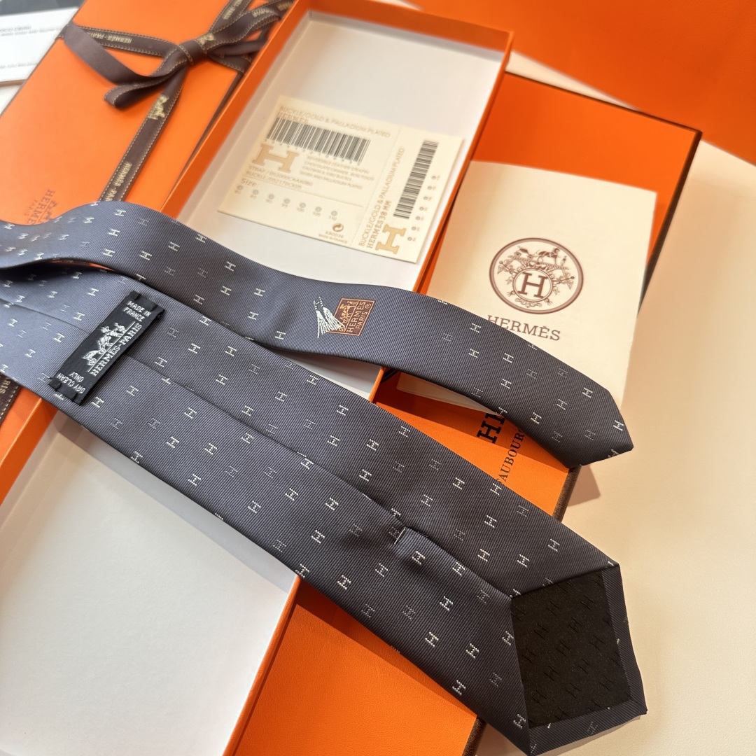 特价特 爱马仕男士新款领带系列👔👔，稀有H家每年都有一千条不同印花的领带面世，从最初的多以几何图案表现骑