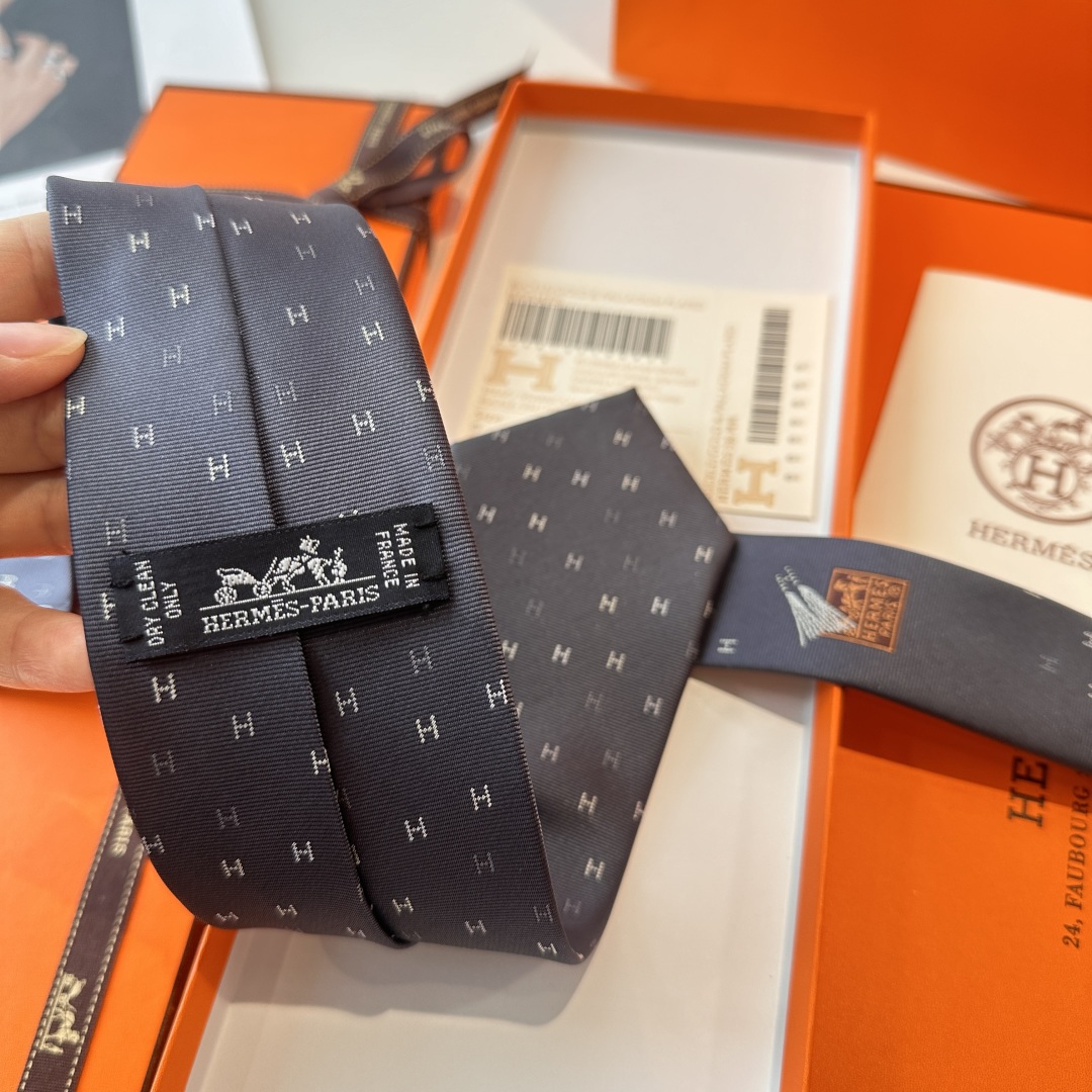 特价特 爱马仕男士新款领带系列👔👔，稀有H家每年都有一千条不同印花的领带面世，从最初的多以几何图案表现骑