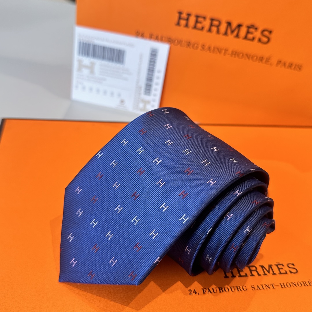特价特 爱马仕男士新款领带系列👔👔，稀有H家每年都有一千条不同印花的领带面世，从最初的多以几何图案表现骑