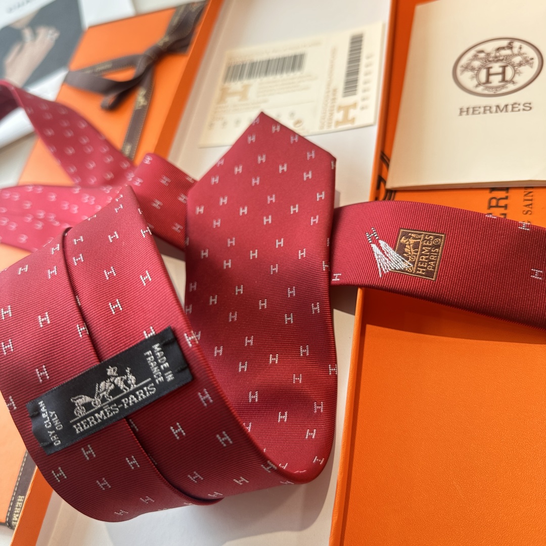 特价特 爱马仕男士新款领带系列👔👔，稀有H家每年都有一千条不同印花的领带面世，从最初的多以几何图案表现骑