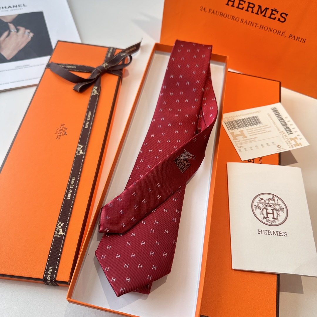 特价特 爱马仕男士新款领带系列👔👔，稀有H家每年都有一千条不同印花的领带面世，从最初的多以几何图案表现骑