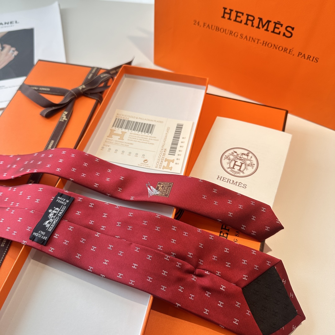特价特 爱马仕男士新款领带系列👔👔，稀有H家每年都有一千条不同印花的领带面世，从最初的多以几何图案表现骑