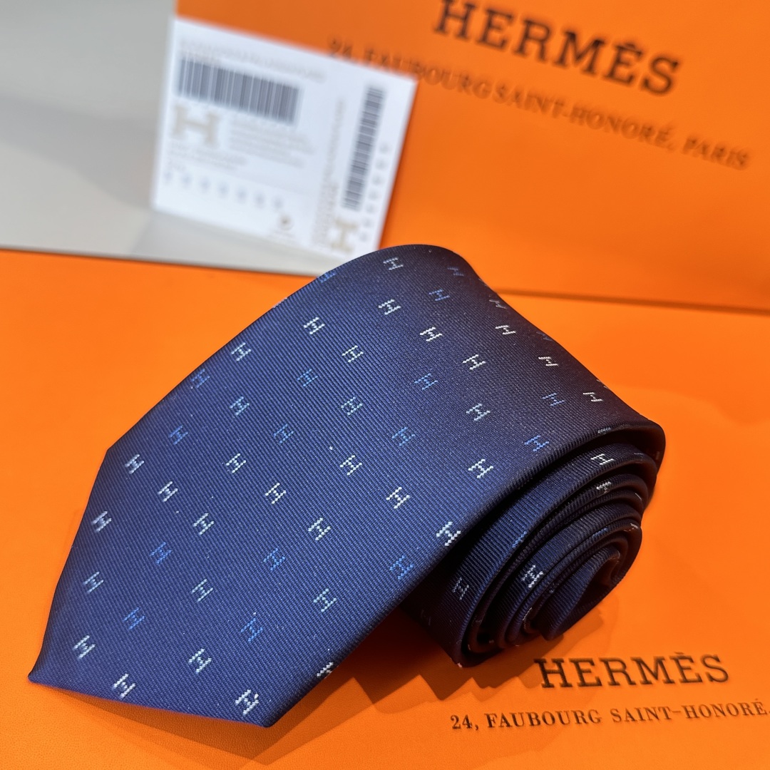 特价特 爱马仕男士新款领带系列👔👔，稀有H家每年都有一千条不同印花的领带面世，从最初的多以几何图案表现骑