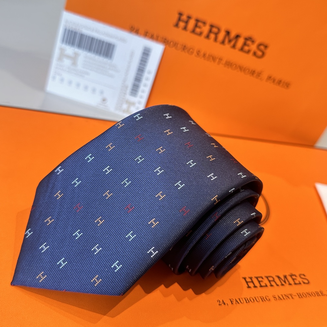 特价特 爱马仕男士新款领带系列👔👔，稀有H家每年都有一千条不同印花的领带面世，从最初的多以几何图案表现骑