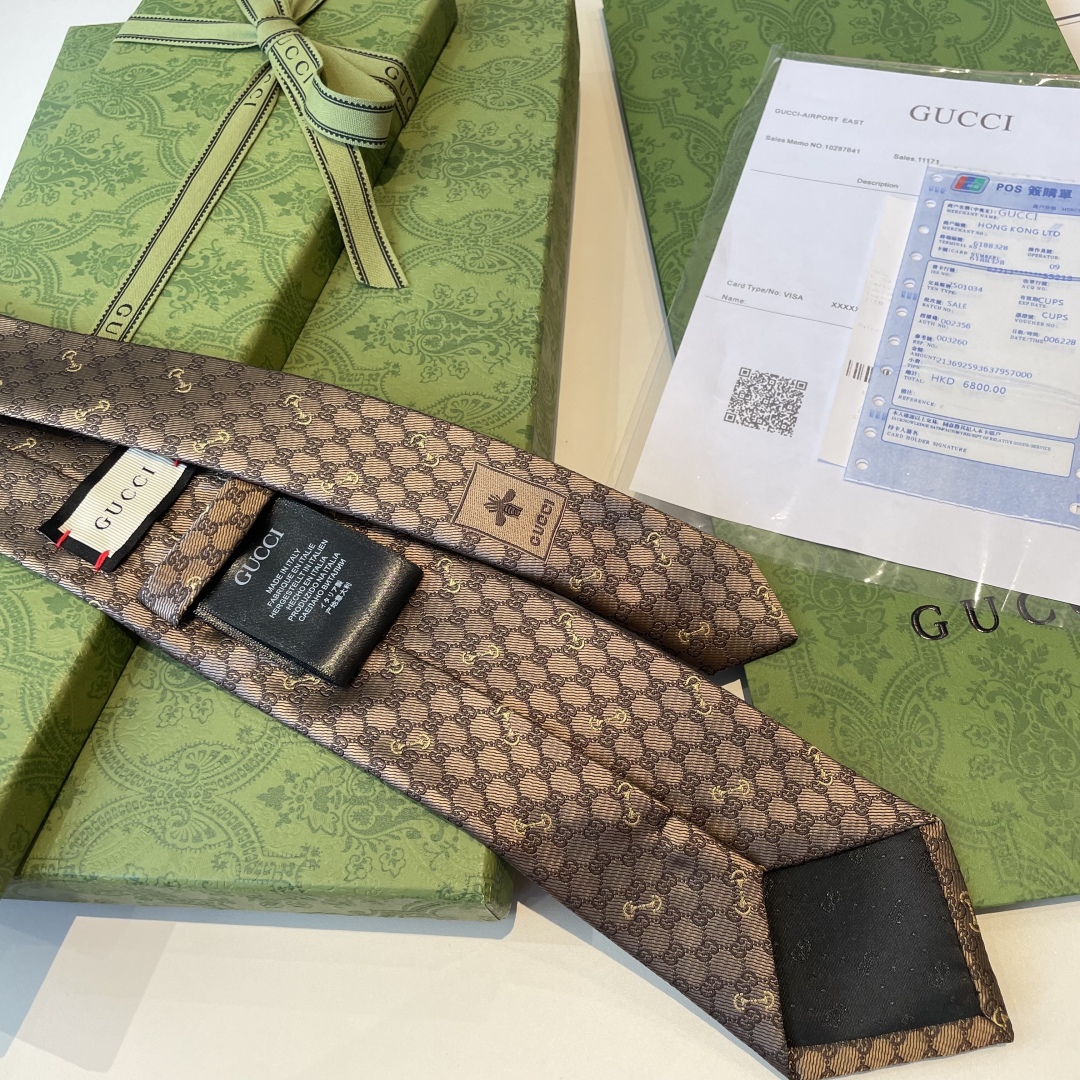 特价👏👏Dior家款新领带 👔👔Dior男士CD提领花带 稀有😻😻展现精湛工手与时尚优雅理的想选择，这采