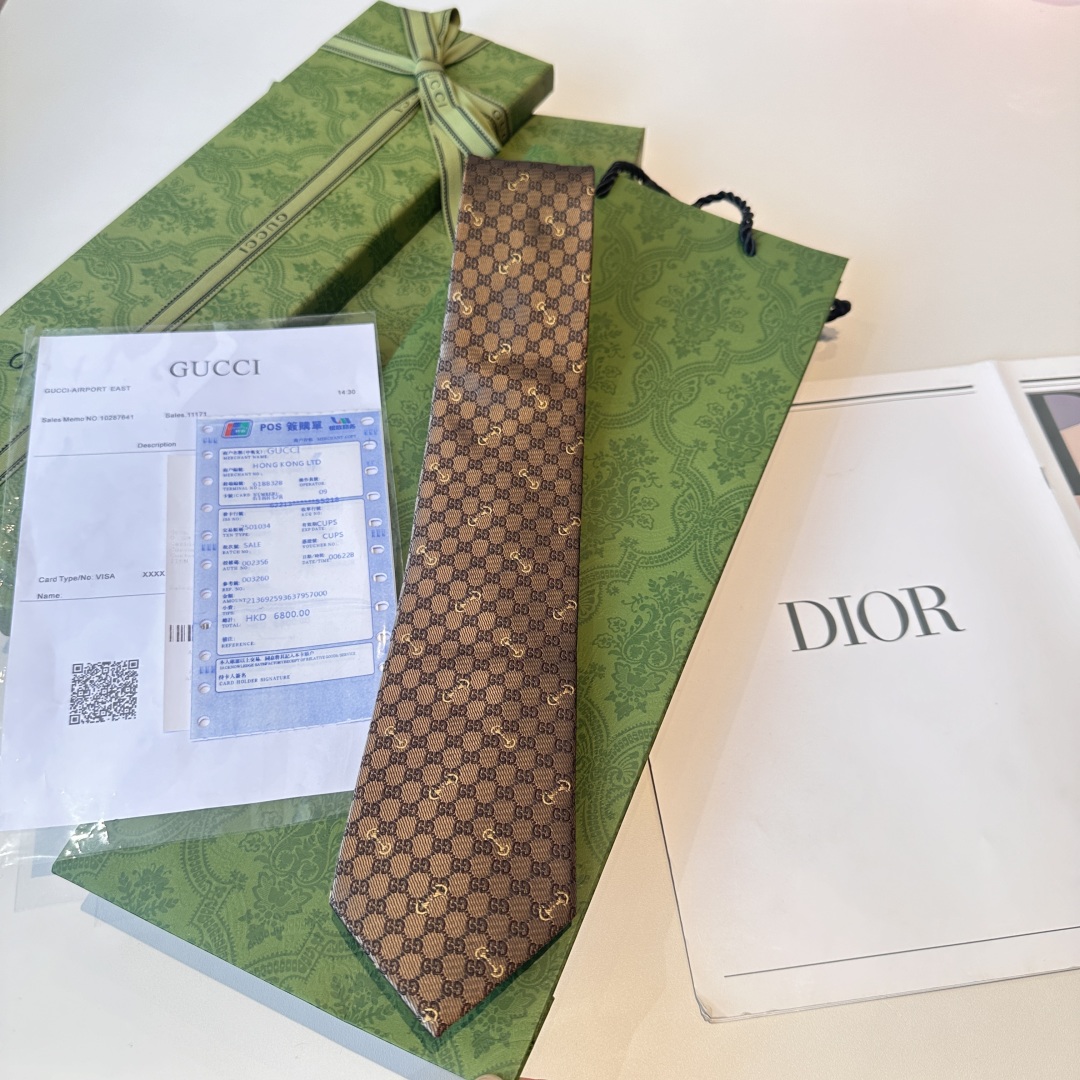 特价👏👏Dior家款新领带 👔👔Dior男士CD提领花带 稀有😻😻展现精湛工手与时尚优雅理的想选择，这采