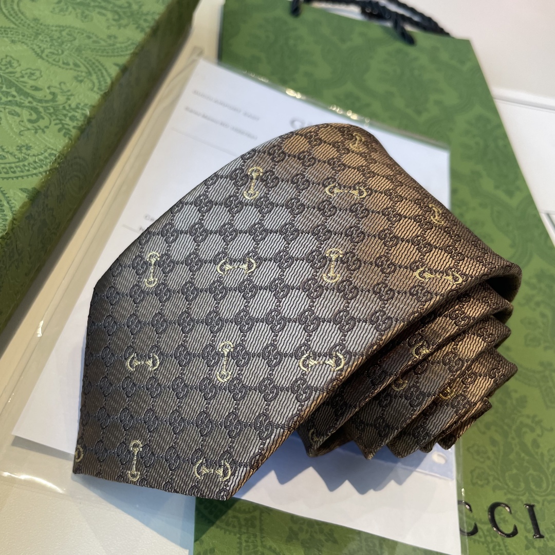 特价👏👏Dior家款新领带 👔👔Dior男士CD提领花带 稀有😻😻展现精湛工手与时尚优雅理的想选择，这采