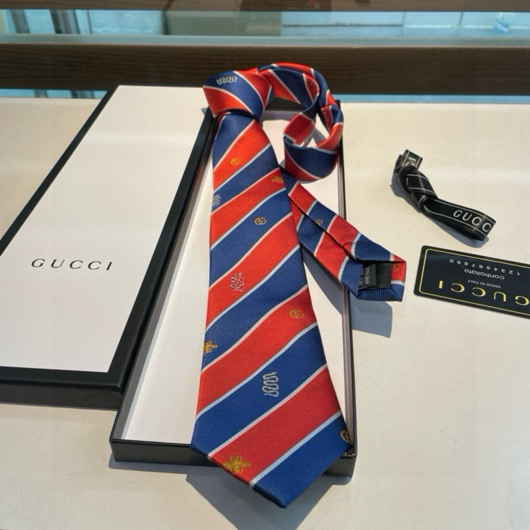特价 G家男士领带系列👔👔，稀有🐝🐝展现精湛手工与时尚优雅的理想选择，这款领带将标志性的主题动物小蜜蜂与